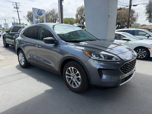 Used 2022 Ford Escape SE w/ Convenience Package FWD image 1