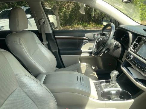 Used 2015 Toyota Highlander Limited Platinum FWD image 7