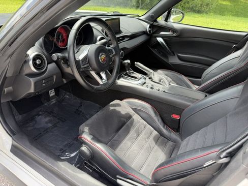 Used 2018 FIAT 124 Spider Abarth w/ Convenience Group RWD image 11
