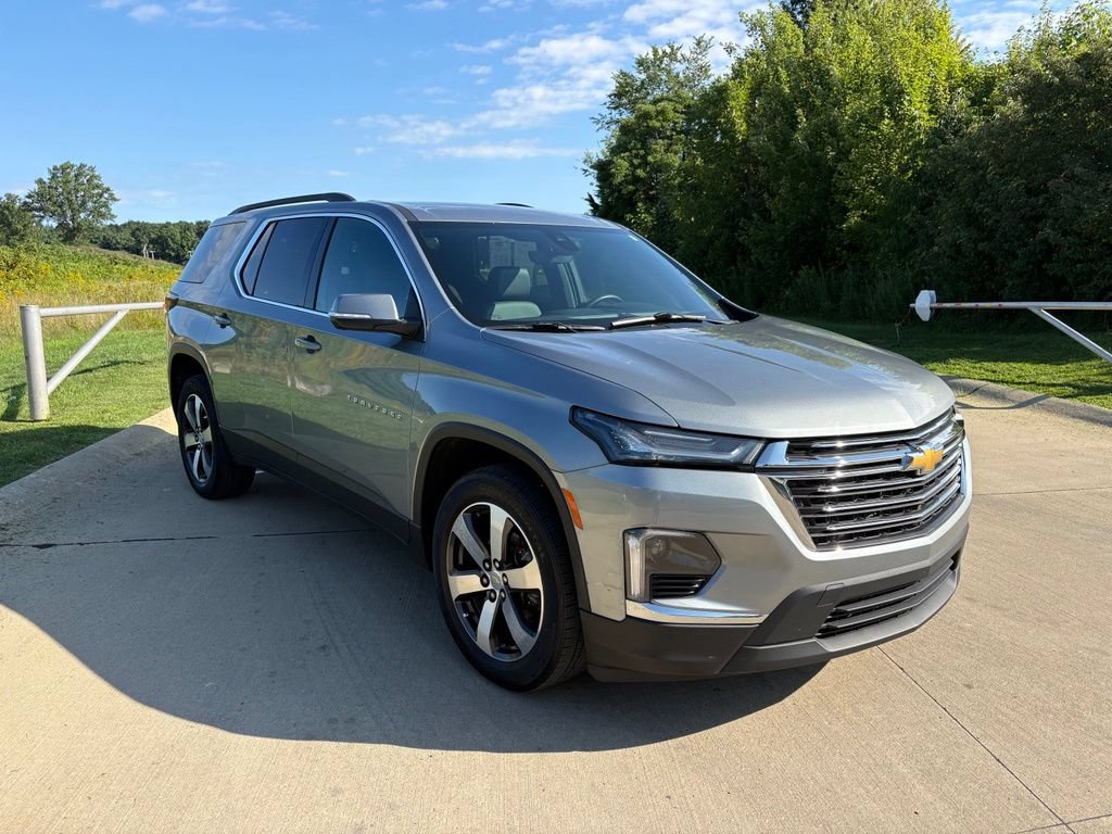 Used 2023 Chevrolet Traverse LT w/ LT Premium Package AWD/4WD image 11