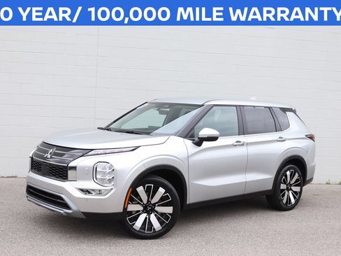 Used 2025 Mitsubishi Outlander SE AWD/4WD image 5