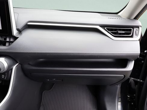 Certified 2025 Toyota RAV4 XLE AWD/4WD image 39