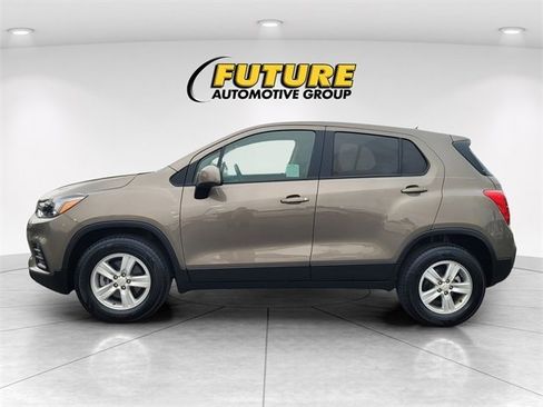 Used 2022 Chevrolet Trax LS w/ Tint and Cruise Package image 7