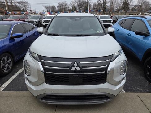 Used 2025 Mitsubishi Outlander SE image 5