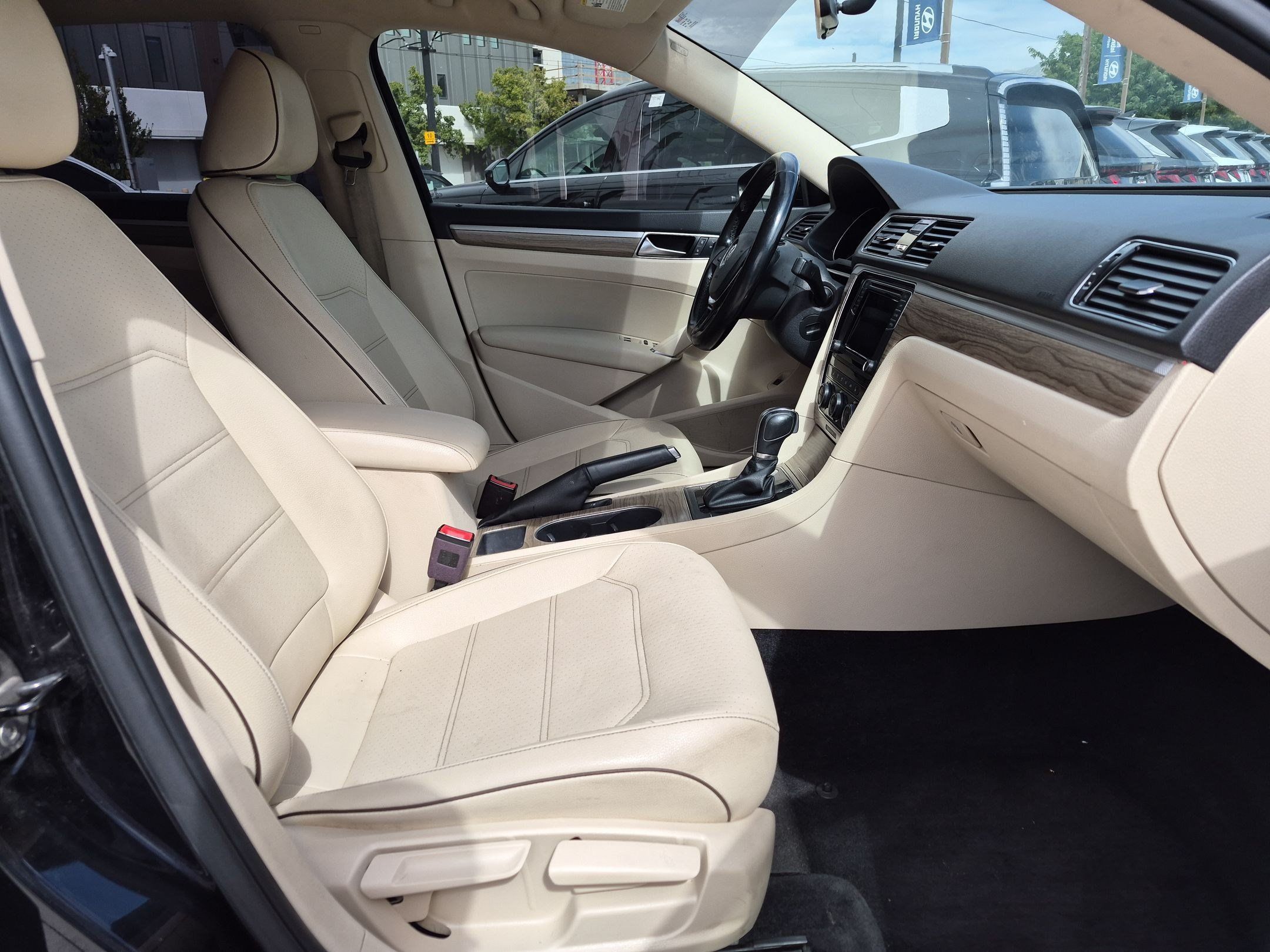 Used 2018 Volkswagen Passat 2.0T SE FWD image 29