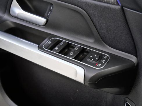 Certified 2021 Mercedes-Benz GLB 250 4MATIC w/ Premium Package image 32