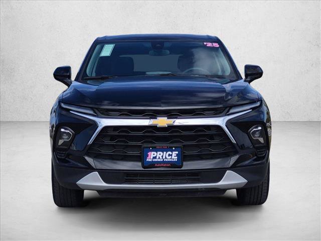 Used 2025 Chevrolet Blazer LT FWD image 2