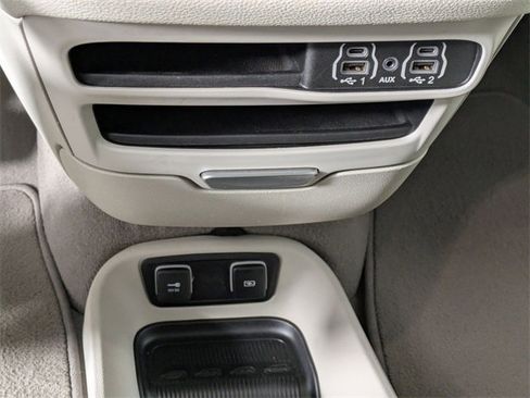 Certified 2021 Chrysler Pacifica Touring-L image 23