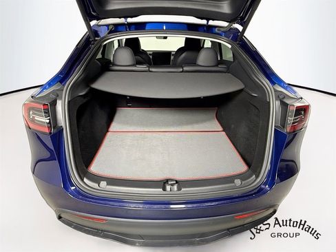 Used 2023 Tesla Model Y Long Range image 31