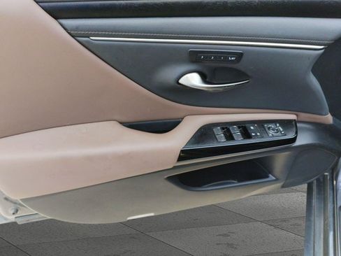 Used 2022 Lexus ES 350 w/ Premium Package FWD image 8