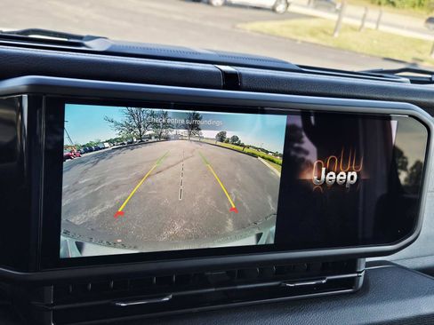 Used 2024 Jeep Wrangler Sport S image 30