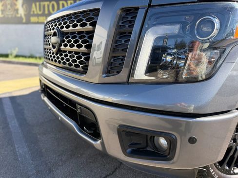 Used 2019 Nissan Titan SV w/ SV Convenience Package AWD/4WD image 9
