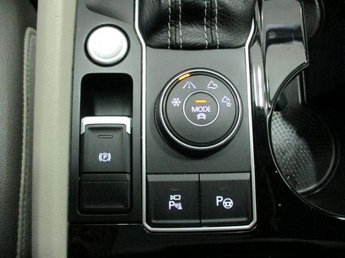 Used 2021 Volkswagen Atlas SEL Premium image 27