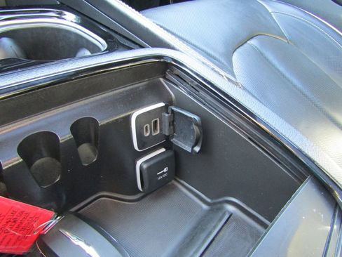 Used 2025 Chrysler Pacifica Limited FWD image 37