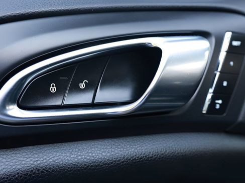Used 2013 Porsche Cayenne GTS AWD/4WD image 39