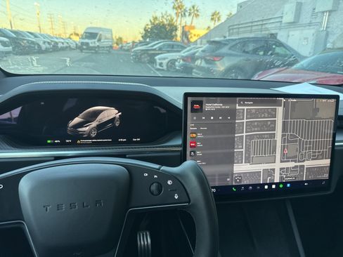 Used 2023 Tesla Model X Plaid image 7