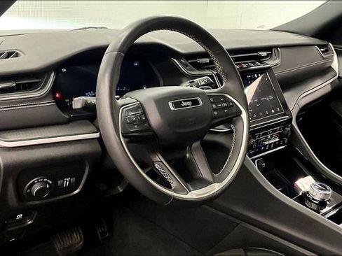 Used 2023 Jeep Grand Cherokee Altitude AWD/4WD image 16