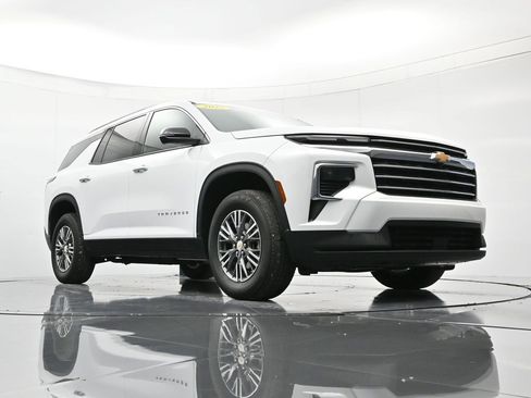 Certified 2025 Chevrolet Traverse LT image 39