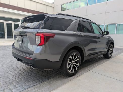 Used 2022 Ford Explorer ST-Line w/ Class IV Trailer Tow Package image 4