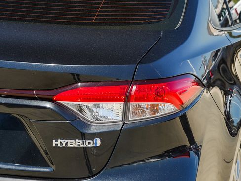 Used 2021 Toyota Corolla LE w/ Carpet Mat Package (TMS) FWD image 8