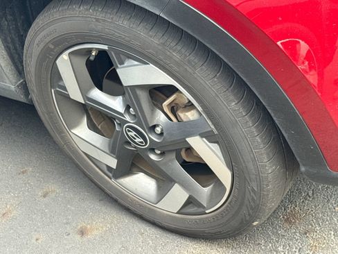Used 2025 Hyundai Venue SEL FWD image 9