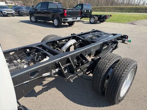 New 2026 RAM 5500 Tradesman w/ Chrome Appearance Group AWD/4WD image 10