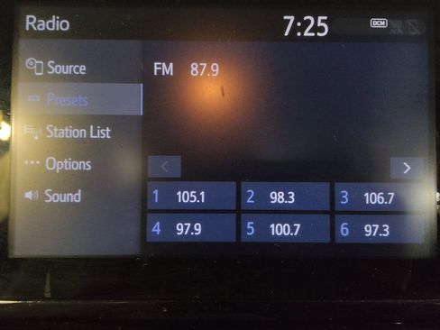 Used 2020 Toyota Corolla LE image 25