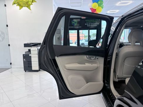 Used 2017 Volvo XC90 T6 Momentum w/ Vision Package AWD/4WD image 38