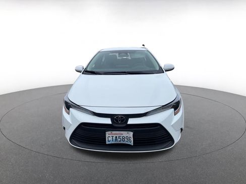 Used 2025 Toyota Corolla LE image 2