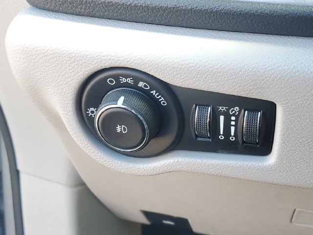 Used 2019 Chrysler Pacifica Limited FWD image 19