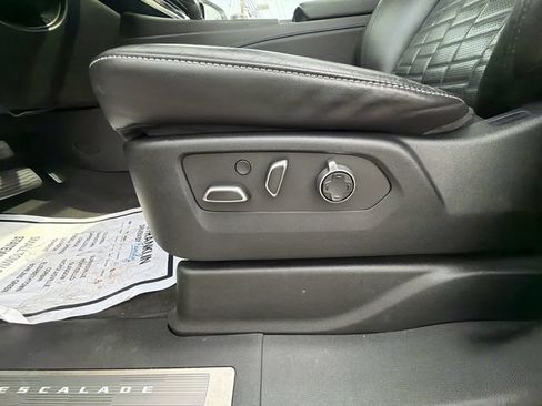 Used 2023 Cadillac Escalade V AWD/4WD image 18