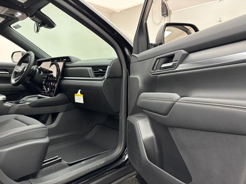 New 2027 GMC Terrain Elevation w/ Elevation Premium Package FWD image 32