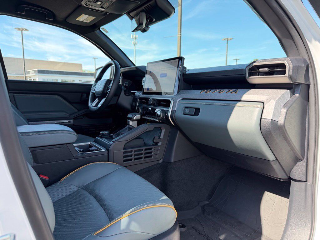 Used 2025 Toyota 4Runner Trailhunter AWD/4WD image 36