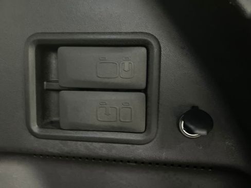 Used 2024 GMC Terrain SLT image 34