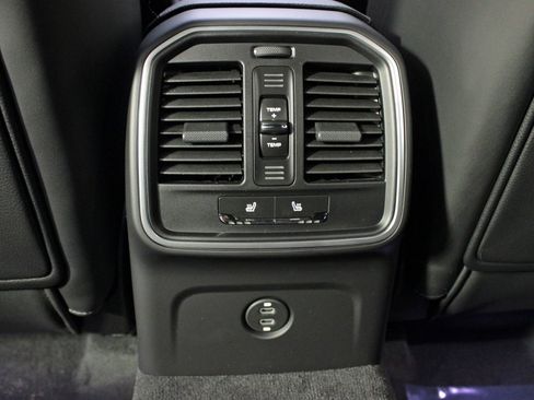 New 2026 Porsche Macan image 36