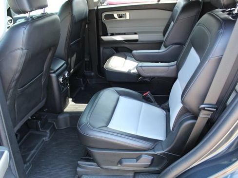 Used 2023 Ford Explorer XLT w/ Equipment Group 202A AWD/4WD image 15