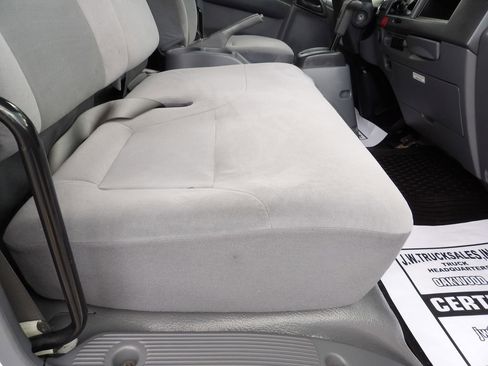 Used 2020 Isuzu NPR RWD image 29