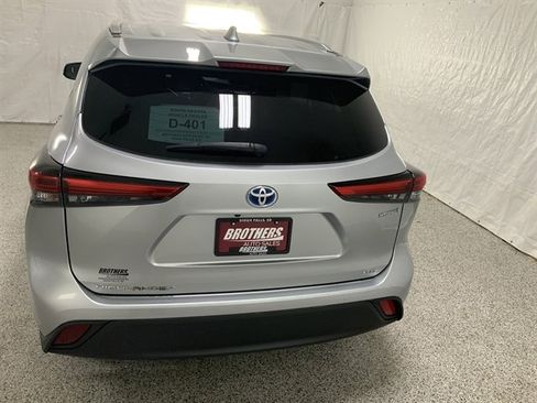 Used 2022 Toyota Highlander XLE image 6