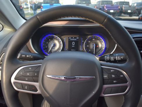 Used 2023 Chrysler Voyager LX image 35