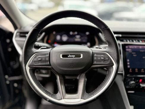 Used 2022 Jeep Grand Cherokee L Limited AWD/4WD image 6