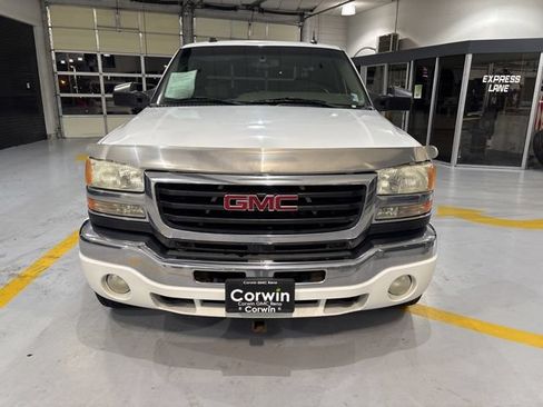 Used 2004 GMC Sierra 2500 SLT w/ Heavy-Duty Power Package AWD/4WD image 9