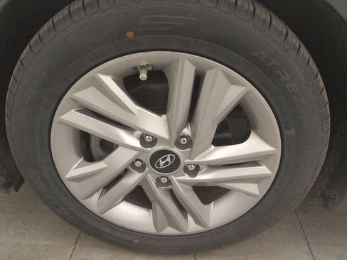 Used 2020 Hyundai Elantra SEL image 31