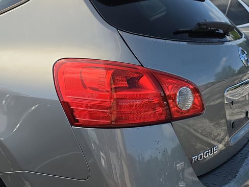 Used 2013 Nissan Rogue SV w/ Premium Pkg FWD image 10
