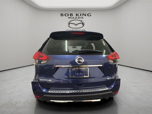 Used 2017 Nissan Rogue SV image 4