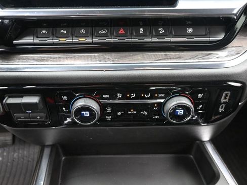 Used 2023 Chevrolet Silverado 1500 LTZ AWD/4WD image 16