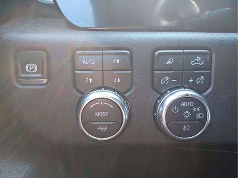 Used 2025 GMC Sierra 1500 SLT w/ SLT Premium Package AWD/4WD image 18