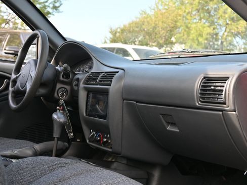 Used 2005 Chevrolet Cavalier Sedan w/ Preferred Equipment Group FWD image 23