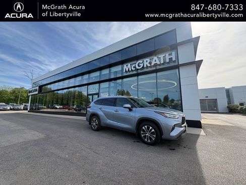 Used 2020 Toyota Highlander XLE AWD/4WD image 1