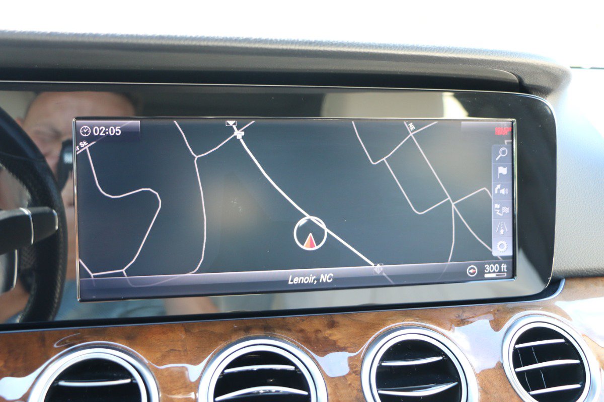 Used 2018 Mercedes-Benz E 400 4MATIC Wagon image 24