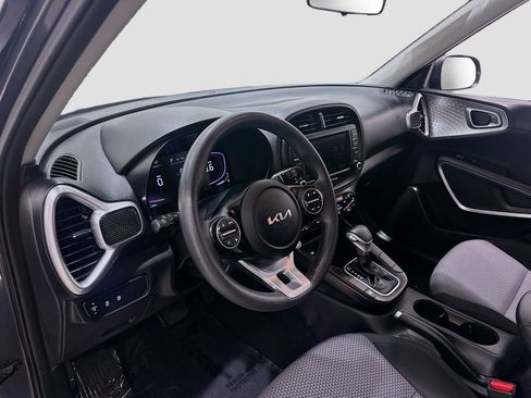 Used 2023 Kia Soul LX w/ LX Technology Package FWD image 9